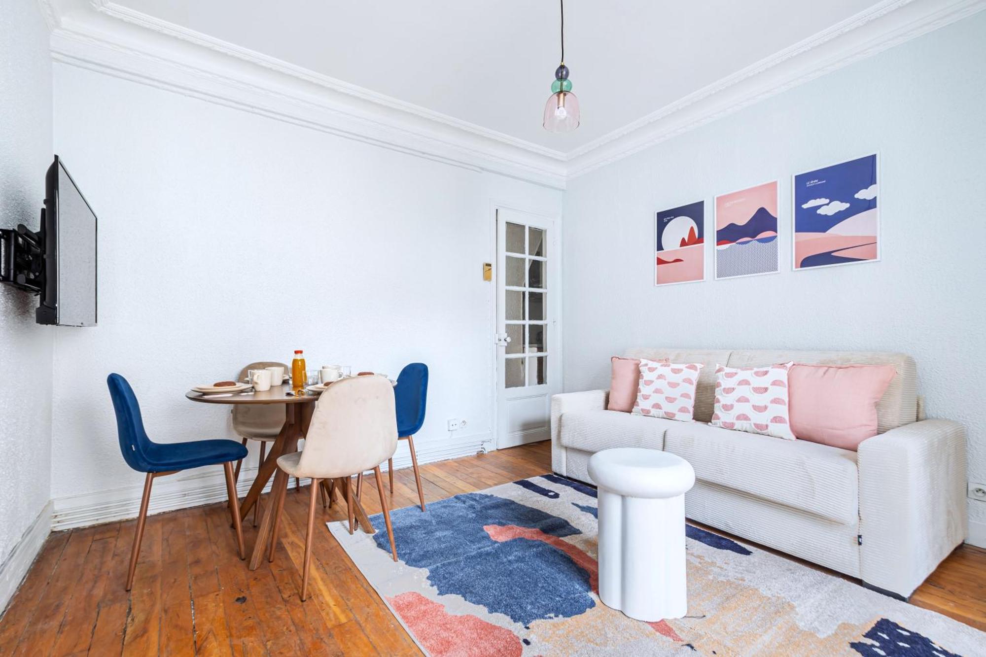 Blue And Pink Flat Next Montparnasse Parijs